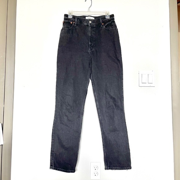 Abercrombie Curve Love Ultra High Rise 90s Straight Jean Black 28 / 6 Regular - Picture 2 of 14